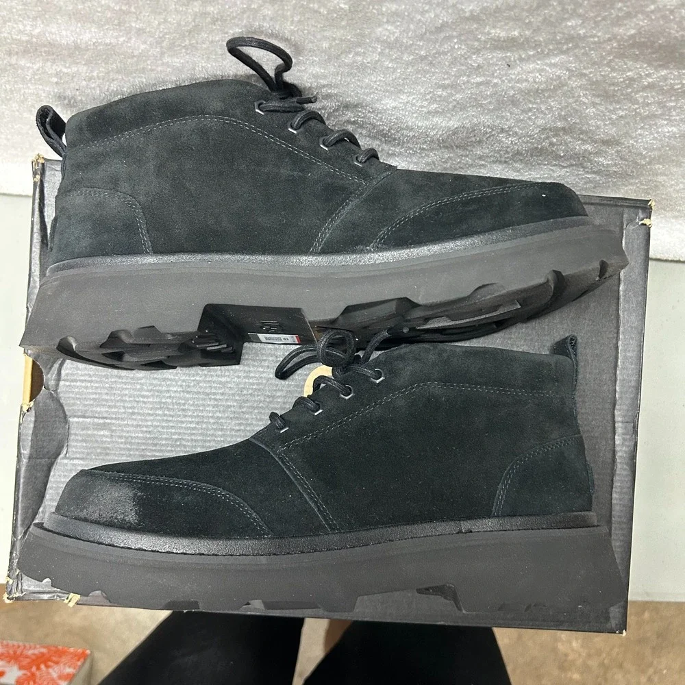 UGG Mens Size 11 Black Chukka Lug Suede Leather Boots